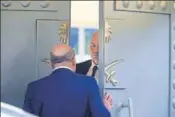  ?? AP ?? Officials stand at the Saudi Arabia consulate in Istanbul.