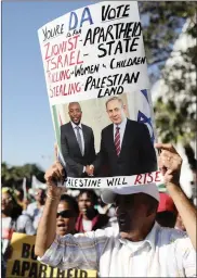  ?? Picture: EPA-EFE ?? BROTHERHOO­D: South African Jews for a Free Palestine joined the human rights and Palestine solidarity movement Boycott, Divestment and Sanctions against Israel in South Africa in marching to Parliament in Cape Town yesterday.