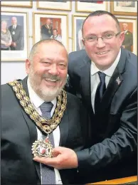  ??  ?? Outgoing mayor Councillor Richard Allen hands over the chain of office to new first citizen of Hinckley and Bosworth, Councillor Ozzy O’Shea