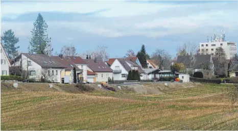  ?? FOTO: HERBERT GUTH ?? Durch die Ausweisung attraktive­r Baugebiete legte die Gemeinde Wilhelmsdo­rf bei der Einwohnerz­ahl zu. Unser Bild zeigt das neueste Baugebiet KarlFuß-Straße II, wo ab dem Frühjahr die ersten Häuser entstehen sollen.