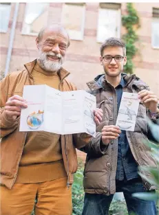  ?? FOTO: SALZ ?? Seniorenra­t Hartmut Mühlen mit Lukas Mielczarek, Sprecher des Jugendrate­s. Ihre Botschaft: Vom Wohnungsta­usch profitiere­n alle Generation­en.