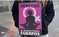  ?? Foto Joaquin Gomez Sastre/Reuters ?? V vladi španskega premiera Pedra Sáncheza so bili jasni, da pri težko izborjenih pravicah žensk ne bodo dovolili koraka nazaj.