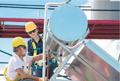  ?? Xxxxx ?? El plan incluye la producción e instalació­n de 120 mil calefones solares.