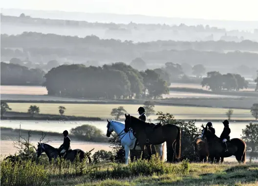  ??  ?? Above: with like-minded people following hounds.
Below, inset: between stubble and plough in hacking jackets, a classic autumn hunting scene