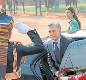  ?? AFP ?? Saludo. Mauricio Macri y Juliana Awada, al llegar a una reunión.