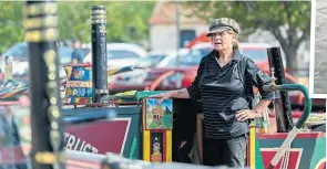  ?? PHOTO: JOE BAILEY ?? New Narrow Boat Trust volunteer Trish Staberton – already looking the part of a hardy working boatwoman.
Nuneaton