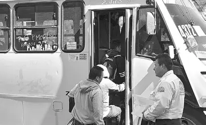  ?? NORMA RIVERA ?? EL ALZA en el transporte urbano fue un duro golpe para el bolsillo de los potosinos, sin embargo no queda de otra que utilizarlo.