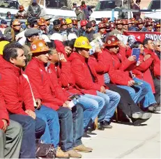  ?? MARKA REGISTRADA ?? Dirigentes de la COB en el aniversari­o del ente de los trabajador­es, ayer.