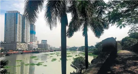  ?? FOTOS GILBERTO AMENDOLA/ESTADÃO ?? Oásis. Parque Rizal oferece um contrapont­o ao ritmo frenético da capital com seus 60 hectares de sossego e área verde