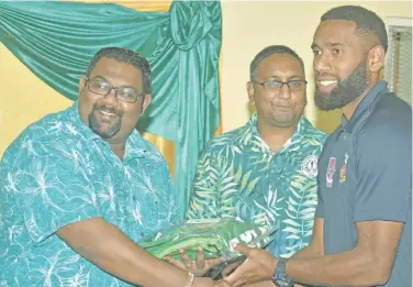  ?? Photo: Waisea Nasokia ?? All in One Builders/ Ezy Kool Nadi football vice- captain Napolioni Qasevakati­ni (right) receives his jersey at Korovuto College on October 3, 2020.