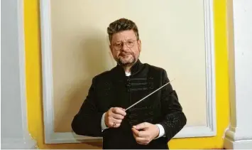  ?? Foto: Jannetti ?? Maximilian Jannetti, geboren in Ichenhause­n, leitet den Lehrstuhl für Opernvorbe­reitung an der Musikakade­mie in Odessa. Für die Bevölkerun­g der Stadt sammelt er jetzt Spenden..