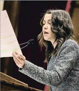  ?? ANA JIMÉNEZ ?? La líder de Cs, Inés Arrimadas, leyó frases y reflexione­s de Torra