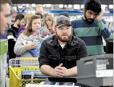  ?? AP/CHARLIE RIEDEL ?? Customers crowd the checkout line at a Best Buy store in Overland Park., Kan., on Thanksgivi­ng Day.