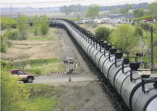  ?? Jim Wilson / The New York Times ?? An oil train rolls through North Dakota, where the output of shale oil produced by fracking has skyrockete­d. The U.S. has yet to see a disaster like that in Lac-Mégantic, Que., but crude-by-rail shipments have soared with little scrutiny.