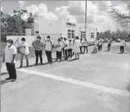  ??  ?? Personal de institucio­nes públicas que fue inmunizado en Valladolid