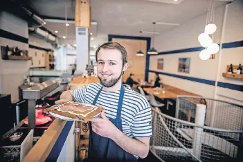  ?? RP-FOTO: ANDREAS ENDERMANN ?? Matthieu de la Cour führt seit fast einem Jahr das Bistro Erminig.