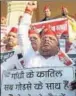  ??  ?? SP men protesting outside Vidhan Bhawan.