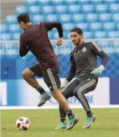  ?? | MEXSPORT ?? Jesús Corona volverá a disputar la titularida­d con Guillermo Ochoa.