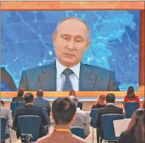  ??  ?? EN RUSIA. Putin explica que aún no se vacunó.