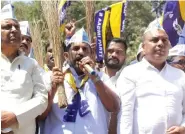  ?? ?? AAP Karnataka convenor Prithvi Reddy launching the ‘Broom is the Solution’ campaign.