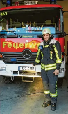  ?? Foto: Eva Weizenegge­r ?? Der 28 jährige Rieder Feuerwehrm­ann Kevin Kobras ist der neue Kreisbrand­meister im Süden des Altlandkre­ises. Er folgt auf Paul Kuhnert aus Mering, der sein Amt aus berufliche­n Gründen abgibt.