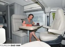  ??  ?? FOURGON DUO VAN Comme tous les modèles de la gamme Séjour, le Duo Van s’affiche dans une ambiance nouvelle, plus douce et moins contrastée que la précédente.