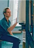  ?? Foto: Disney, epd ?? Tom Schilling als der Maler Kurt Barnert alias Gerhard Richter.