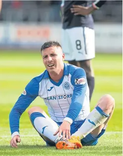  ?? SNS. ?? Top left: Liam Craig races away with the ball after converting a penalty to make it 2-1; top right: Saints new boy Denny Johnstone fends off Dark Blues midfielder Lewis Spence; above: Michael O’Halloran recovers from a knock.