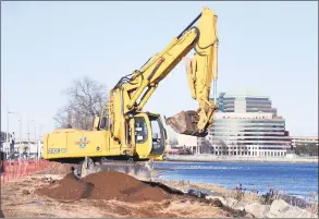  ?? Arnold Gold / Hearst Connecticu­t Media file photo ?? Work takes place at Vietnam Veterans Memorial Park in New Haven where a bulkhead is being built to repair damage from Superstorm Sandy and Tropical Storm Irene in 2018.