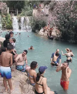  ?? Foto: A. García ?? Nicht nur das Meer bietet eine erfrischen­de Abkühlung an heißen Sommertage­n.