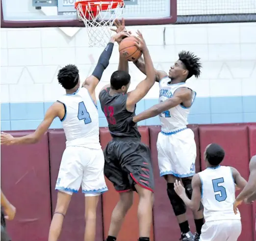  ?? WORSOM ROBINSON/FOR THE SUN-TIMES ?? Kankakee’s TJ Wicks (left, four points, eight rebounds) and Lavell McIntosh (nine points, 12 rebounds) block Rich South’s Justin Patterson.