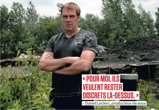  ?? PHOTO HUGO JONCAS ?? Les résidus toxiques du terrain à côté ont pollué le fossé d’irrigation de la terre de Daniel Leclerc, qui ne peut donc plus s’en servir.