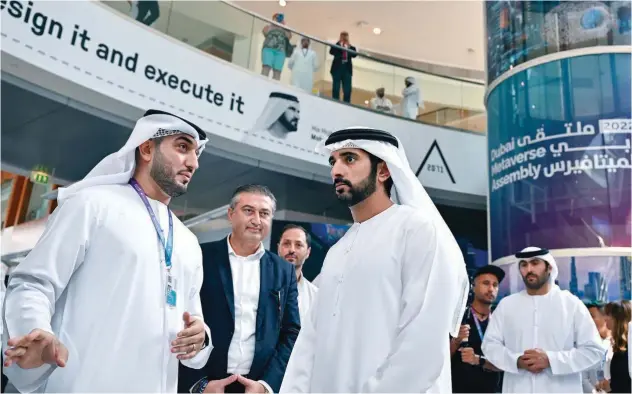  ?? WAM ?? ±
Sheikh Hamdan gets a briefing on the first day of the Dubai Metaverse Assembly.