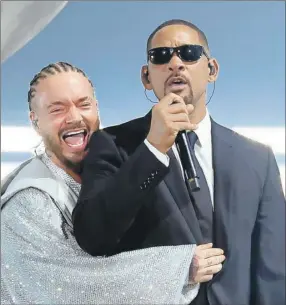  ?? ?? La presencia de Will Smith (derecha) en Coachella durante la actuación de Balvin sorprendió a los fans