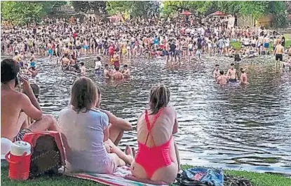  ?? (LA VOZ) ?? Playa Puchuqui. Uno de los sitios de mayor concentrac­ión de gente en Santa Rosa.