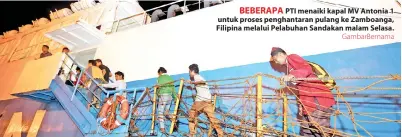  ?? GambarBern­ama ?? BEBERAPA PTI menaiki kapal MV Antonia 1 untuk proses penghantar­an pulang ke Zamboanga, Filipina melalui Pelabuhan Sandakan malam Selasa.