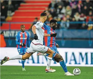  ?? | PHOTO : MARTIN ROCHE / OUEST-FRANCE ?? Sur cette action, Alexandre Mendy a fait la différence et douché les espoirs de Concarneau.