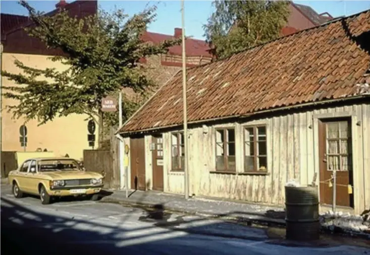  ??  ?? UTTKES PÅ HANTVERKSG­ATAN. Bilden är från Hallands konstmuseu­m, fotograf Gunilla Olsson.