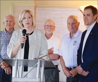  ?? JAMES MILLER/Penticton Herald ?? Helena Konanz officially announced Thursday she is seeking the Conservati­ve nomination in the South Okanagan-West Kootenay riding for the next federal election. Among those endorsing her are, from left, Tom Siddon, Jim Hewitt, Rick Thorpe and Dan Albas.