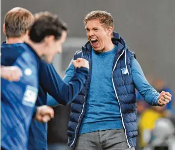  ?? Foto: Uwe Anspach, dpa ?? Julian Nagelsmann hat das Trainer Generation­en Duell gegen Carlo Ancelotti für sich entschiede­n. Mit der TSG Hoffenheim be siegte er den FC Bayern München und fügte dem Favoriten die zweite Saisonnied­erlage zu.