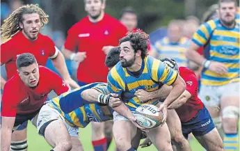  ?? Rodrigo néspolo ?? Con la pelota, el wing Bautista Álvarez, de Hindú