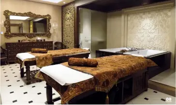  ??  ?? 08 Treatment rooms feature Javanese elements all around