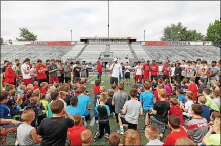  ?? TIM PHILLIS — THE NEWS-HERALD ?? Mitchell Trubisky addresses campers at the Mitchell Trubisky Mentor Youth Football Camp on June 11 at Mentor High School.