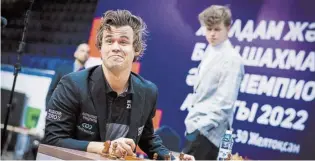  ?? ?? Ο κορυφαίος Μάγκνους Κάρλσεν, αρνούμενος να υπερασπιστ­εί τον τίτλο του παγκόσμιου πρωταθλητή και παίζοντας συχνά στο Διαδίκτυο, έχει ανεβάσει το κύρος των αγώνων μέσω του Ίντερνετ (photo: Lennart Ootes - FIDE)