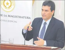  ??  ?? El camarista Gustavo Santander cuestionó las inhibicion­es sin motivos en las que incurren los ministros de Corte.