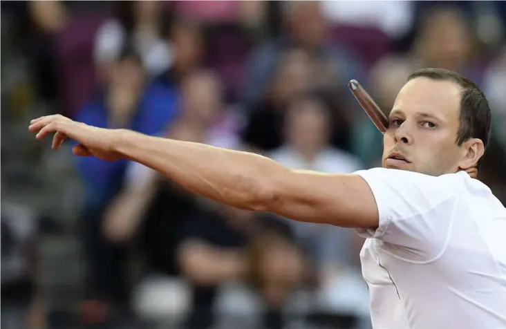  ?? FOTO: LEHTIKUVA/HEIKKI SAUKKOMAA ?? FULLTRäFF. Tero Pitkämäki behövde inte mer än ett kast för att kvala in till spjutfinal­en.