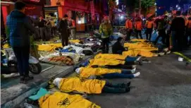  ?? YELIM LEE/AFP VIA GETTY IMAGES)BYLINE ?? Bodies were laid out in the street on Sunday after the stampede. Most of the victims were in their 20s.