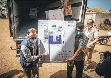  ?? Muhammed Said Anadolu Agency ?? HEALTH WORKERS receive COVID-19 vaccines last month in Idlib, Syria. The World Health Organizati­on created a program last year to increase production worldwide, but Pfizer and Moderna refused to participat­e.