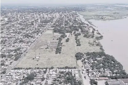  ??  ?? San Nicolás. Los terrenos del Batallón 101 ya tienen un plan urbano que permitirá vincular la ciudad con el río.