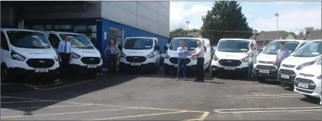  ??  ?? Print Distributo­r Newslink recently completed a deal to expand its fleet of vans with Cavanaghs of Charlevill­e Main Ford Dealer. The order was for 10 Ford Transit Custom Vans and 2 Ford Transit Connects. Pictured at the handover were (l to r): Liam...